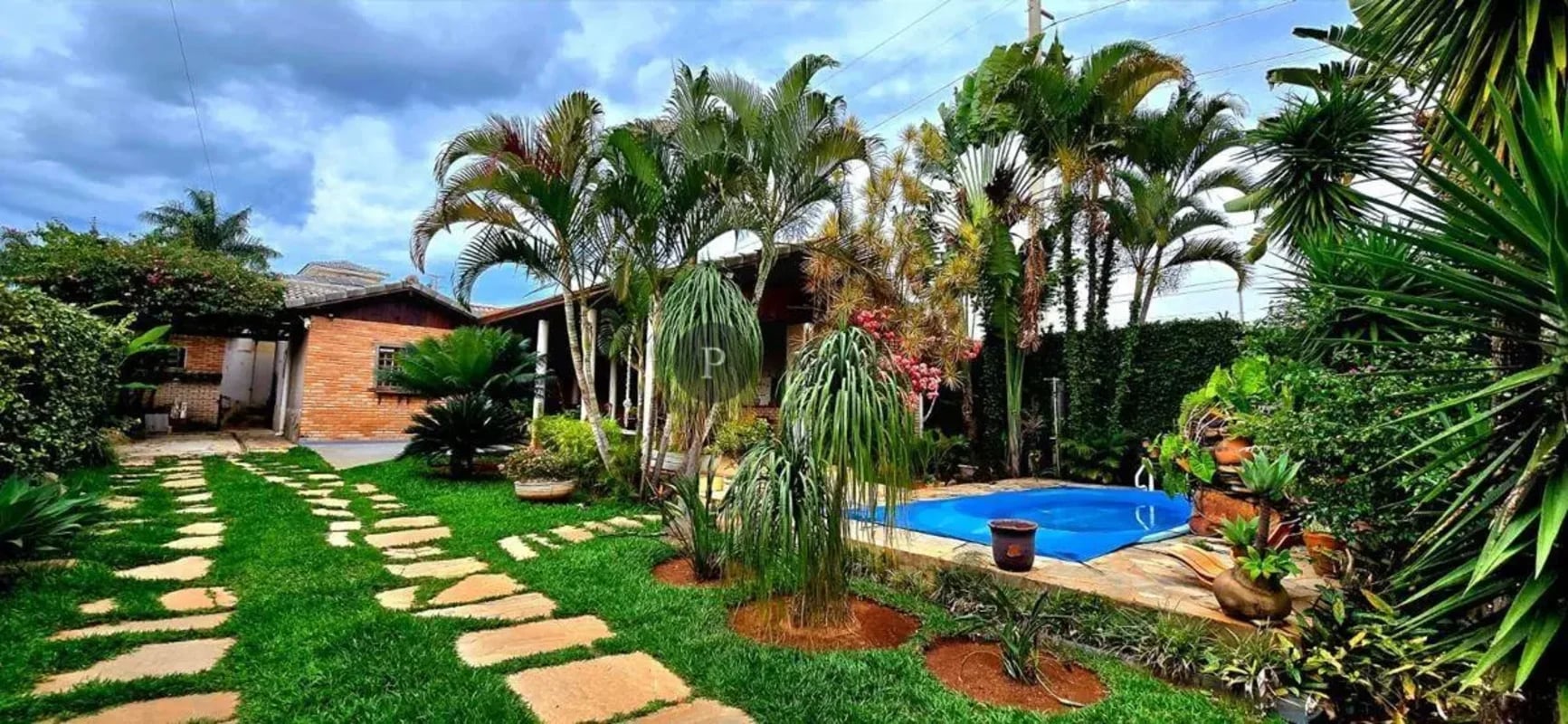 CASA À VENDA NO SOLAR DE BRASÍLIA OPORTUNIDADE * Área construída 164m2 *Lote…